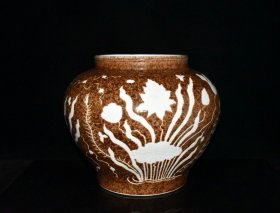 明代永乐黄釉留白雕刻鱼草纹罐一对