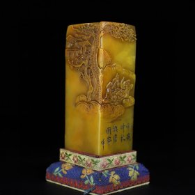 珍藏寿山石【松下聚贤】人物薄意印章，印章长4.2厘米宽4.2厘米高10.8厘米，净重475克