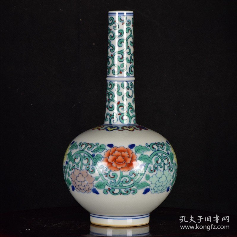 大清雍正年制斗彩缠枝花卉纹长颈瓶