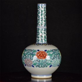 大清雍正年制斗彩缠枝花卉纹长颈瓶