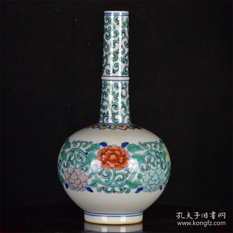 大清雍正年制斗彩缠枝花卉纹长颈瓶