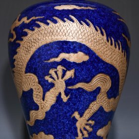 明宣德雪花蓝描银龙纹梅瓶