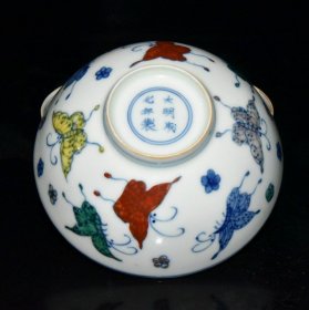 明代成化斗彩蝴蝶花卉纹薄胎小碗一对