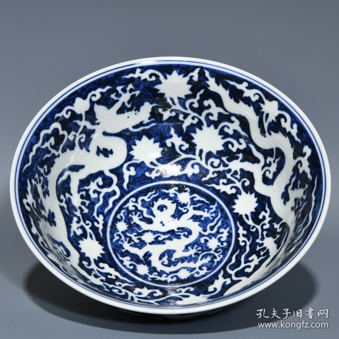 明宣德青花留白穿花龙纹碗