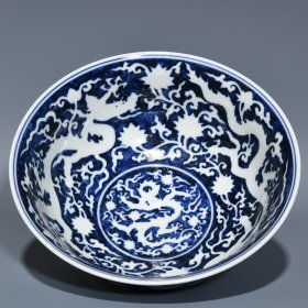 明宣德青花留白穿花龙纹碗