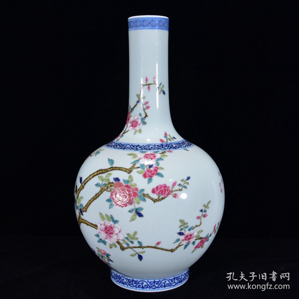 清乾隆年青花加彩花鸟纹天球瓶