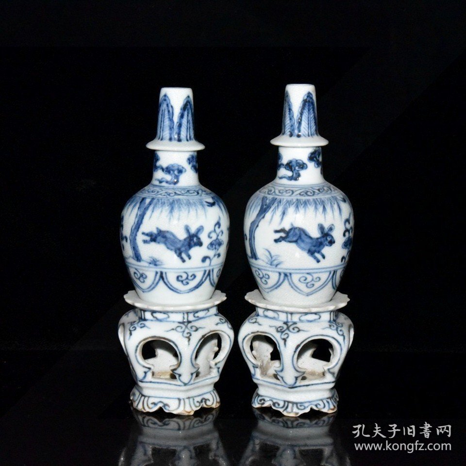 点击查看原图 元代青花兽纹转心瓶一对