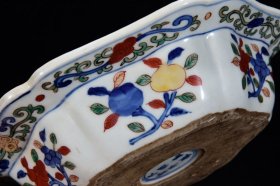 明万历年五彩龙纹六方盆