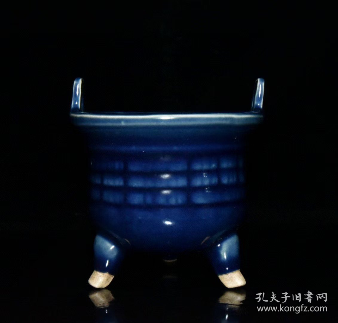 元代霁蓝雕刻香炉