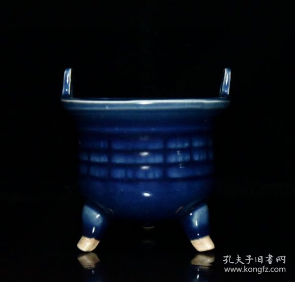 元代霁蓝雕刻香炉