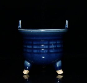 元代霁蓝雕刻香炉