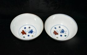 明代成化斗彩蝴蝶花卉纹薄胎小碗一对