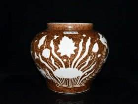 明代永乐黄釉留白雕刻鱼草纹罐一对