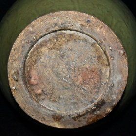 宋代龙泉釉开片暗刻花卉纹罐