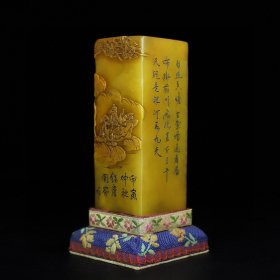珍藏寿山石【松下聚贤】人物薄意印章，印章长4.2厘米宽4.2厘米高10.8厘米，净重475克
