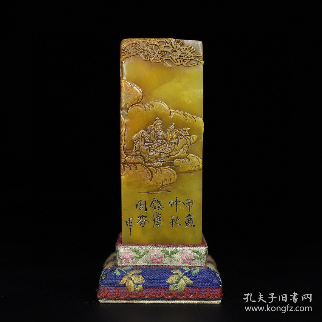 珍藏寿山石【松下聚贤】人物薄意印章，印章长4.2厘米宽4.2厘米高10.8厘米，净重475克
