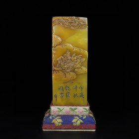 珍藏寿山石【松下聚贤】人物薄意印章，印章长4.2厘米宽4.2厘米高10.8厘米，净重475克