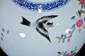 清乾隆年青花加彩花鸟纹天球瓶