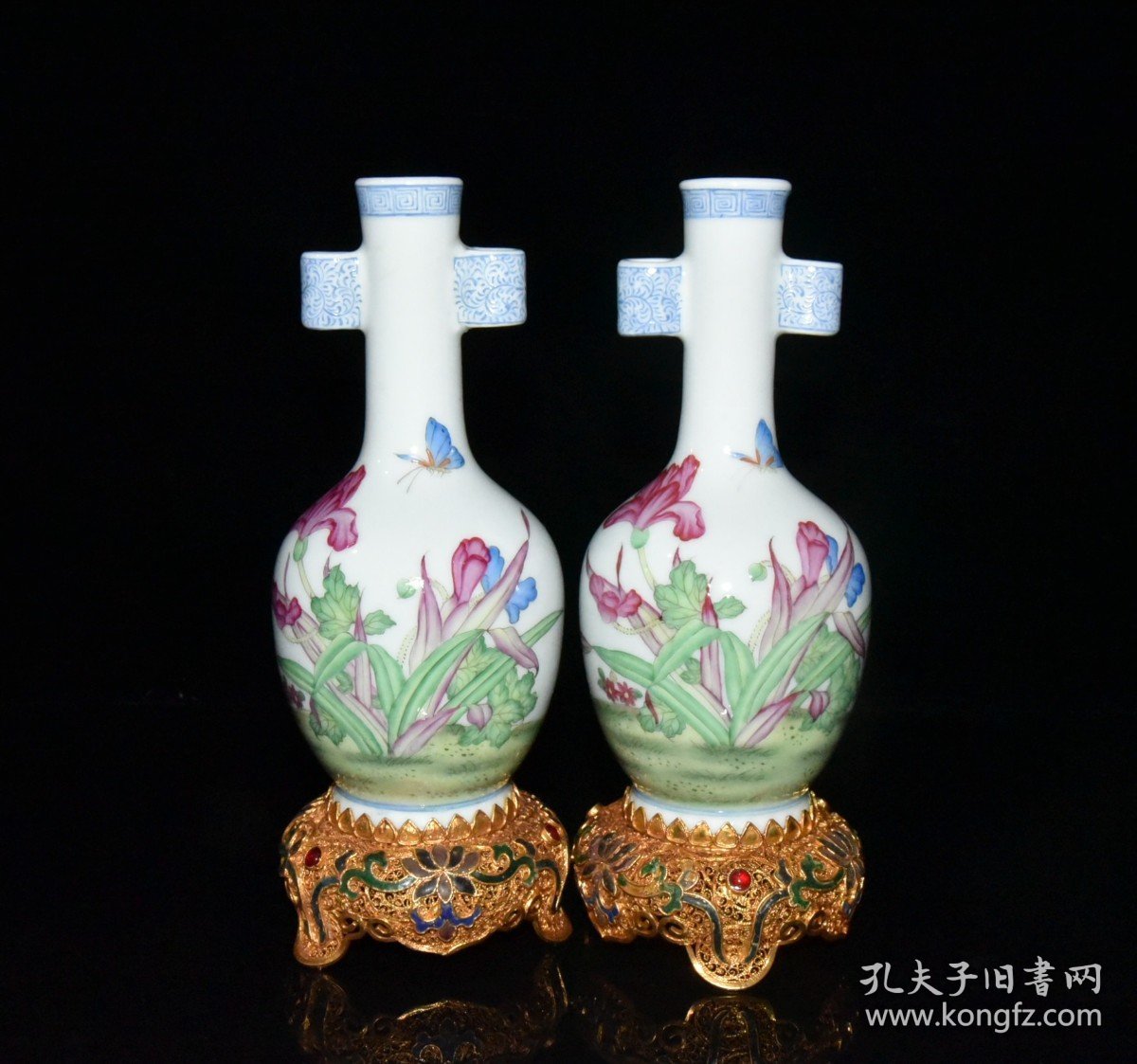 清代乾隆珐琅彩镶铜虞美人贯耳瓶一对