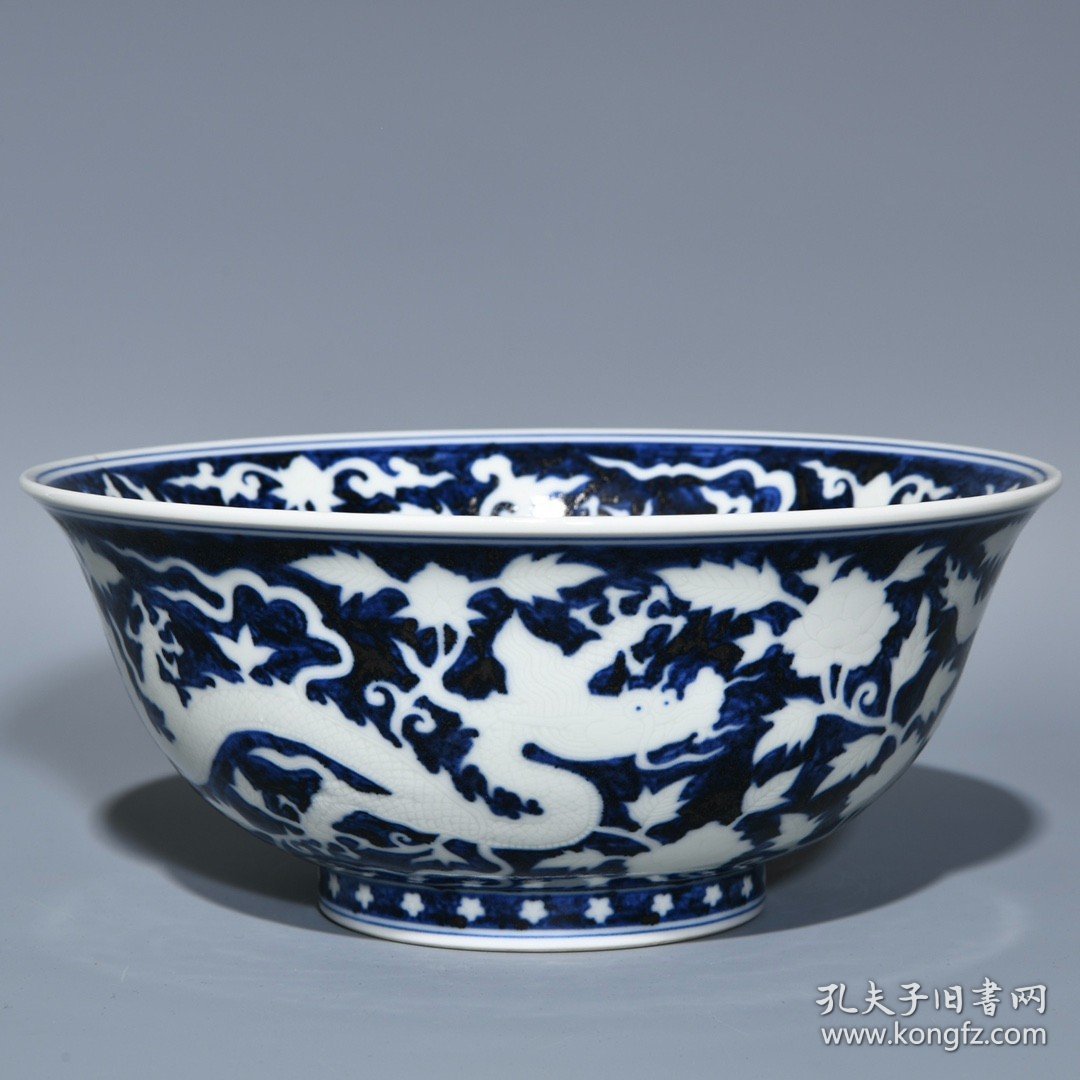 明宣德青花留白穿花龙纹碗