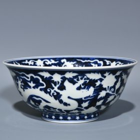 明宣德青花留白穿花龙纹碗