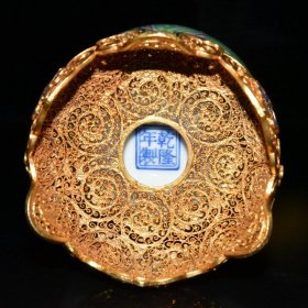 清代乾隆珐琅彩镶铜虞美人贯耳瓶一对