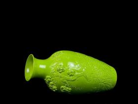 清乾隆苹果绿浮雕捏花花鸟纹赏瓶