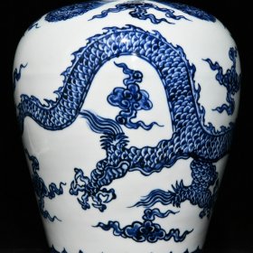 明宣德青花龙纹梅瓶