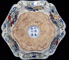明万历年五彩龙纹六方盆