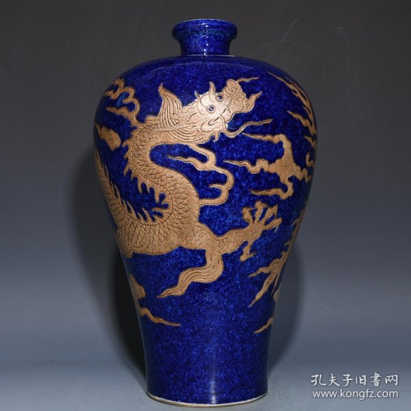 明宣德雪花蓝描银龙纹梅瓶