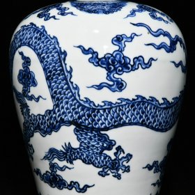明宣德青花龙纹梅瓶