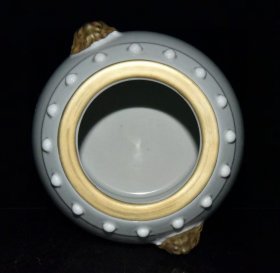 清代白瓷描金点珠兽头罐