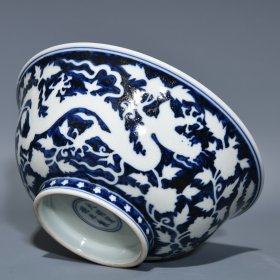 明宣德青花留白穿花龙纹碗