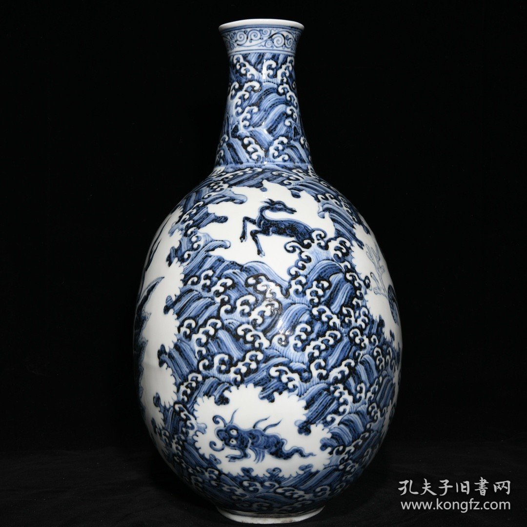 明宣德青花海怪纹扁瓶