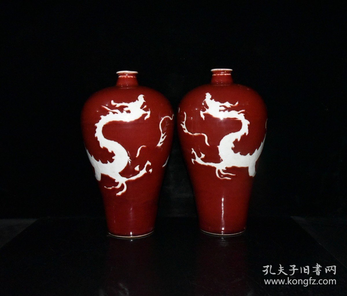 点击查看原图 元代霁红留白雕刻龙纹梅瓶一对