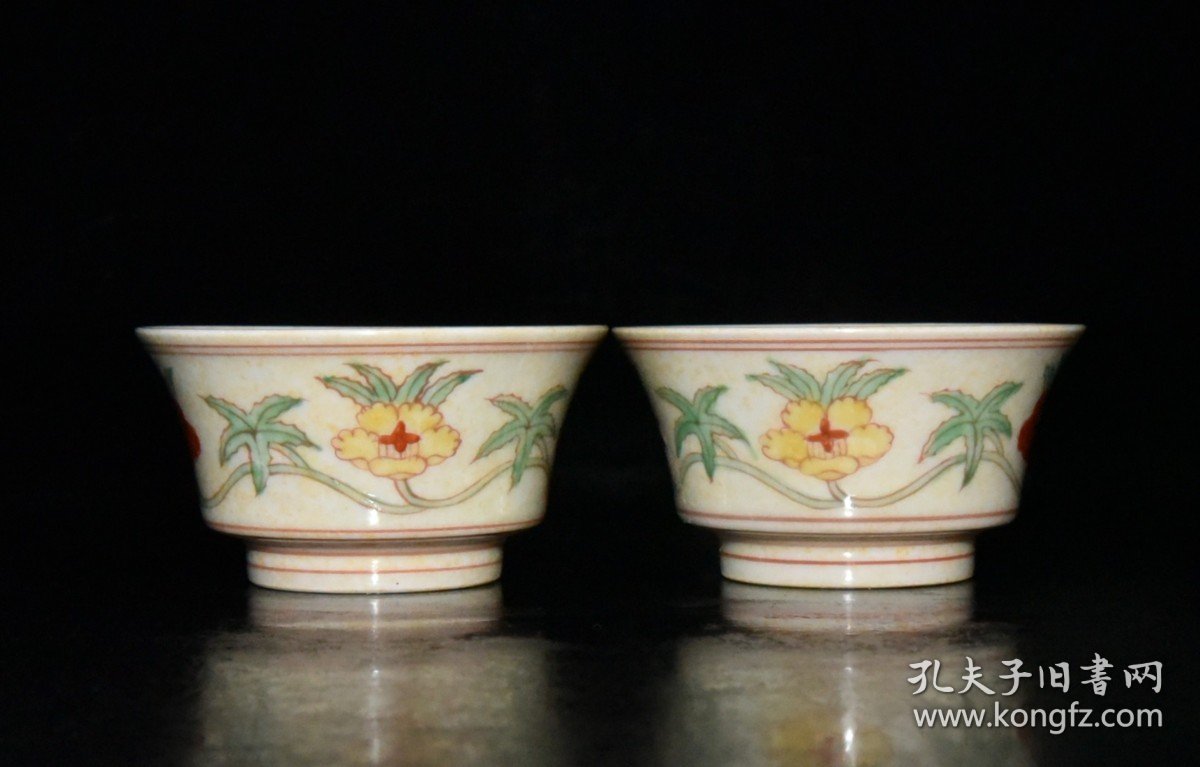 明代成化红胎五彩秋葵纹杯一对