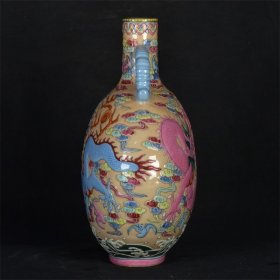 大清乾隆年制粉彩浮雕龙纹双耳抱月瓶