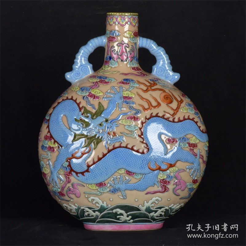 大清乾隆年制粉彩浮雕龙纹双耳抱月瓶
