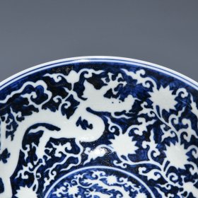明宣德青花留白穿花龙纹碗