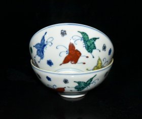 明代成化斗彩蝴蝶花卉纹薄胎小碗一对