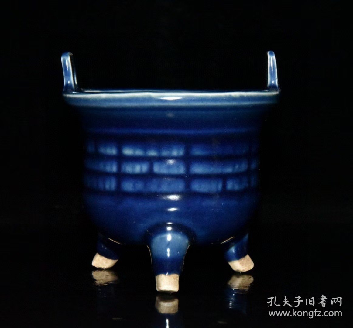 元代霁蓝雕刻香炉