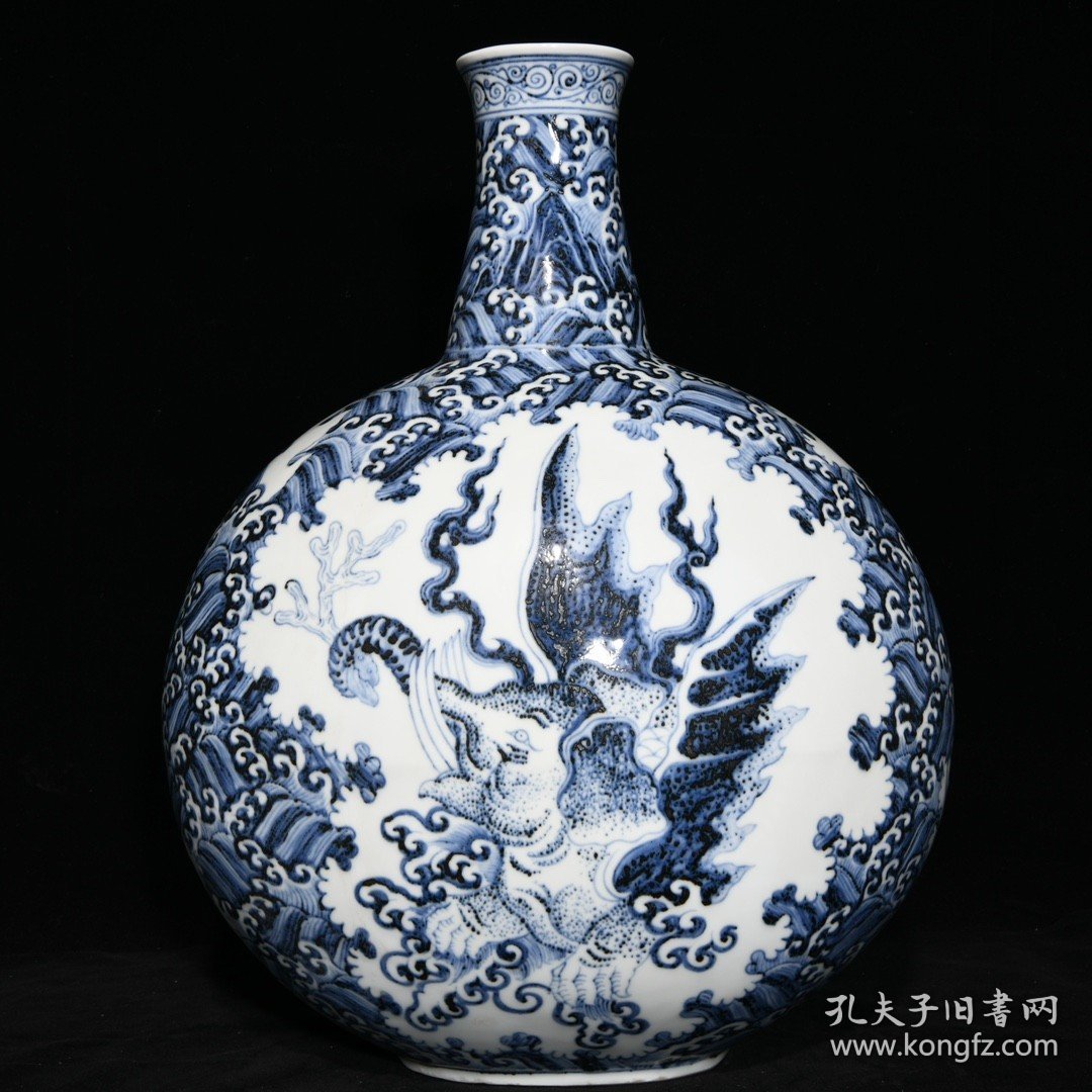 明宣德青花海怪纹扁瓶