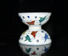 明代成化斗彩蝴蝶花卉纹薄胎小碗一对