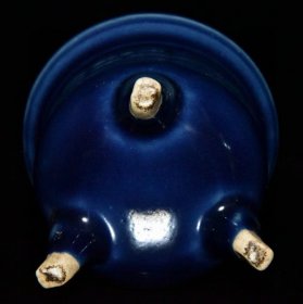 元代霁蓝雕刻香炉