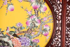 珠山八友之刘雨岑作品赏析红木雕花框镶圆形精品黄底粉彩花鸟《富贵长寿》圆形座屏