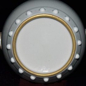 清代白瓷描金点珠兽头罐