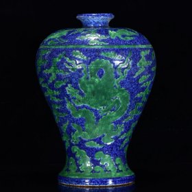 明宣德年雪花兰绿彩龙纹梅瓶