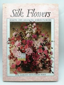 Silk Flowers: Making and Arranging Ribbon Flowers 英文原版 - 《丝花：制作和排列丝带花》