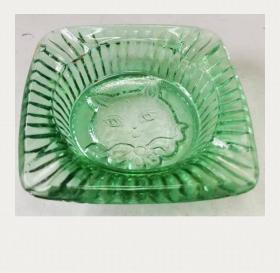 七八十年代 老玻璃制品 玻璃烟灰缸一只 保存完好 绿色 直径约10.5cm