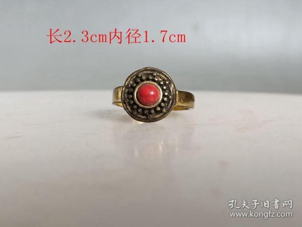 镶嵌红 松 石 戒 指